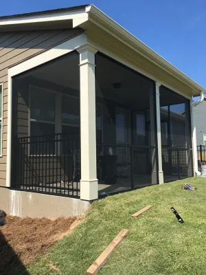 Extruded aluminum screen enclosure with an arched opening
